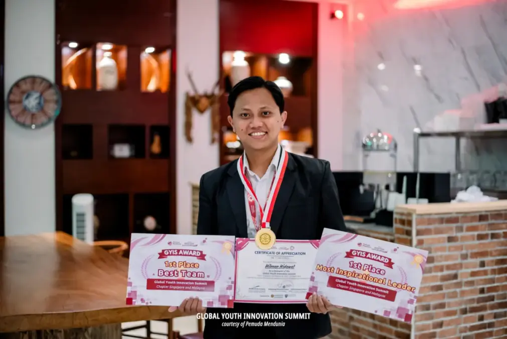 Mahasiswa uniku raih penghargaan internasional.