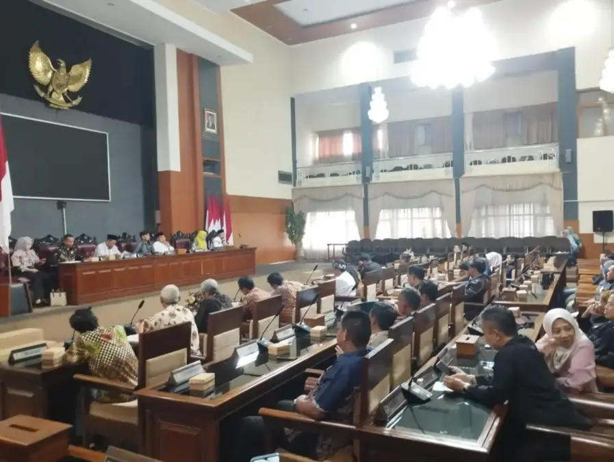 Penahanan ijazah eks pegawai perusahaan.