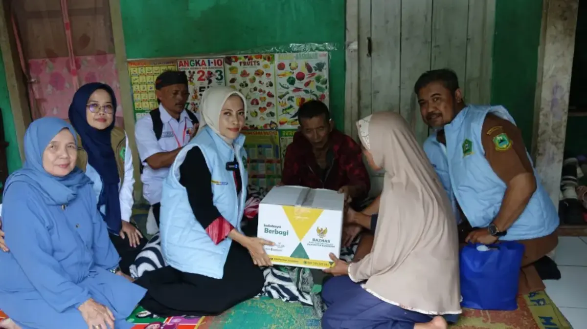 Ikhlas membantu warga darma.