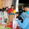 Harga bahan pokok.