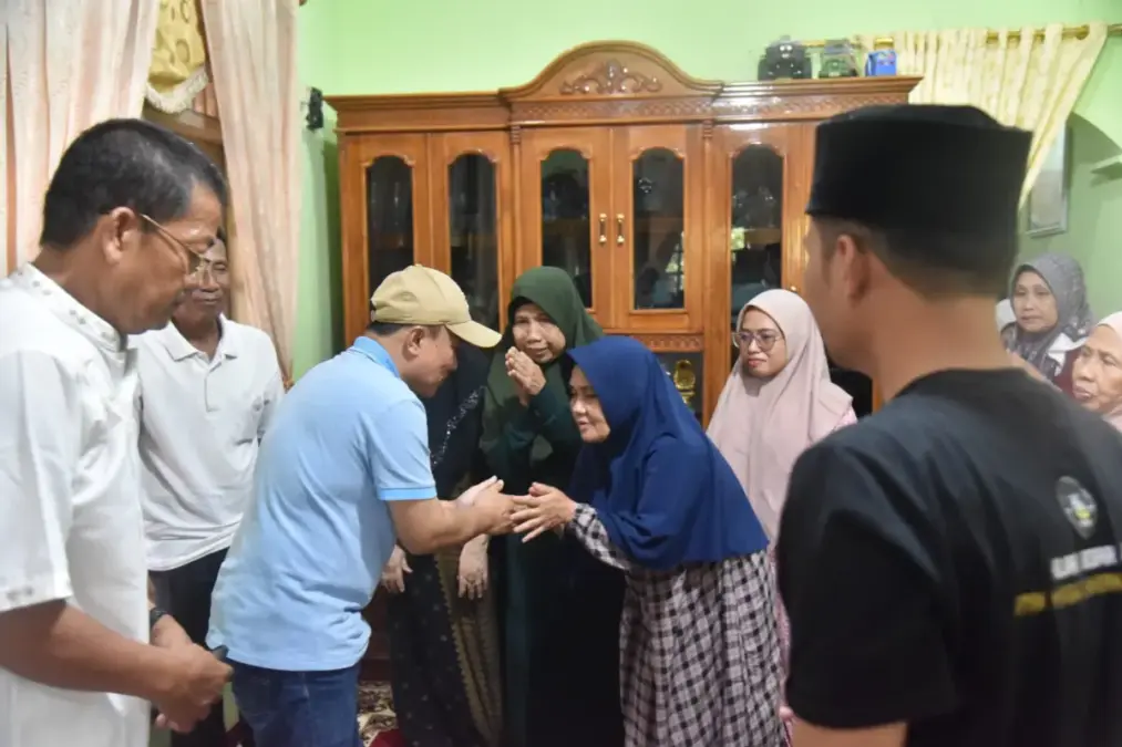 Bupati Kuningan takziah ke rumah korban penusukan di palembang.