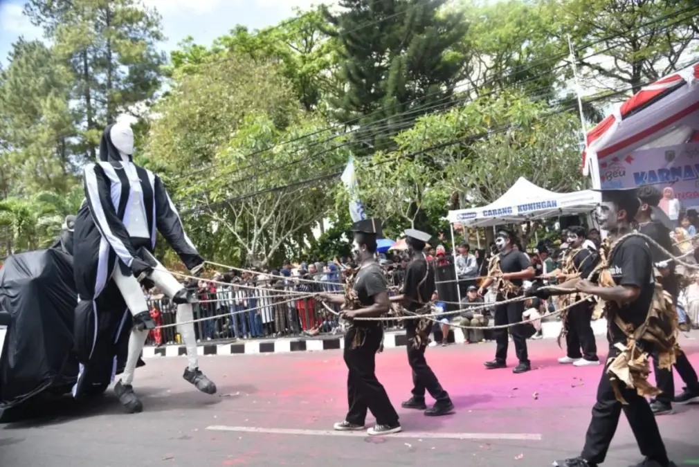 Karnaval budaya hari jadi kuningan ditunda