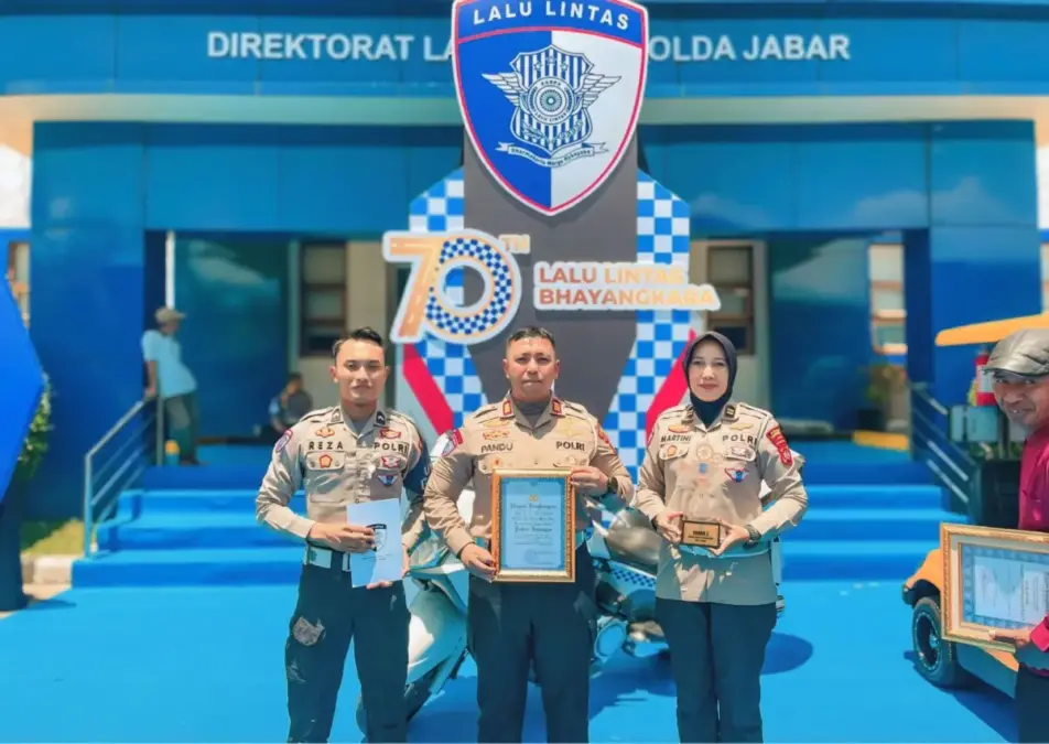 Satlantas polres kuningan raih penghargaan.