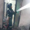 Petugas damkar kuningan