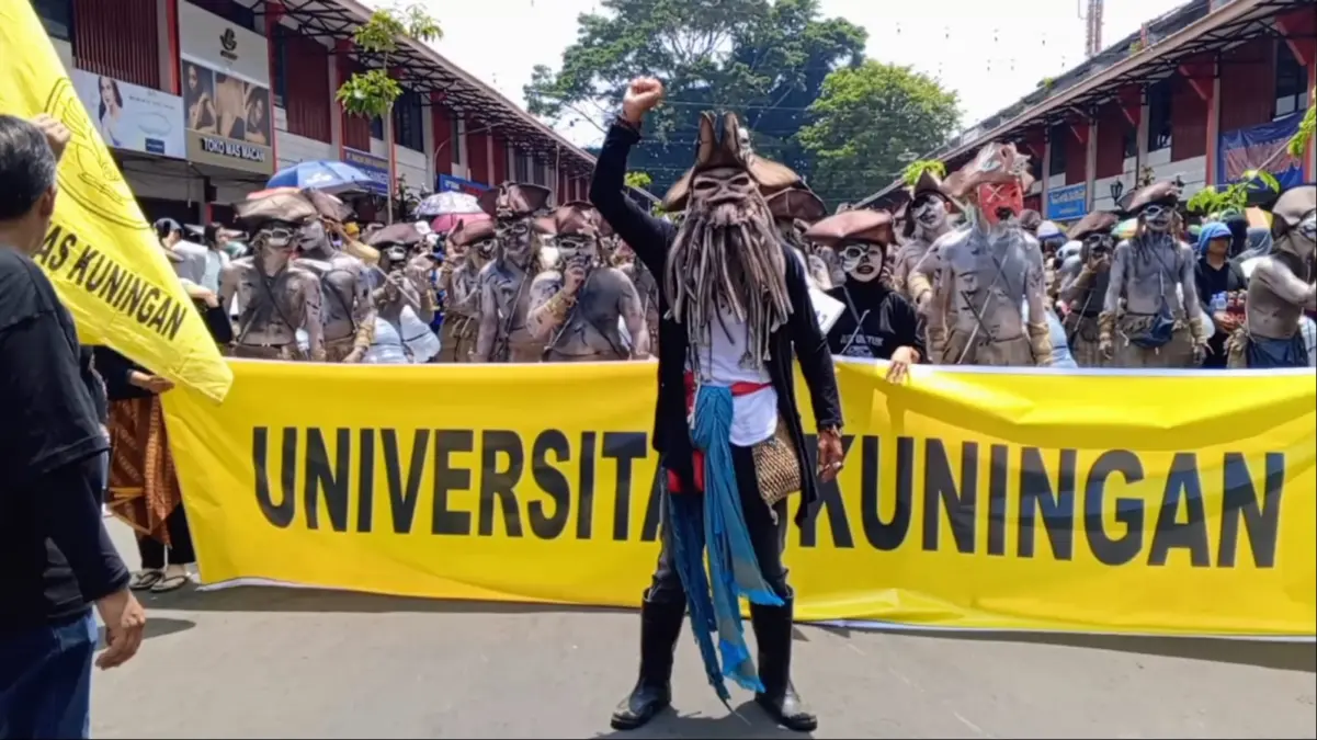 Teatrikal mahasiswa uniku tentang mata air.