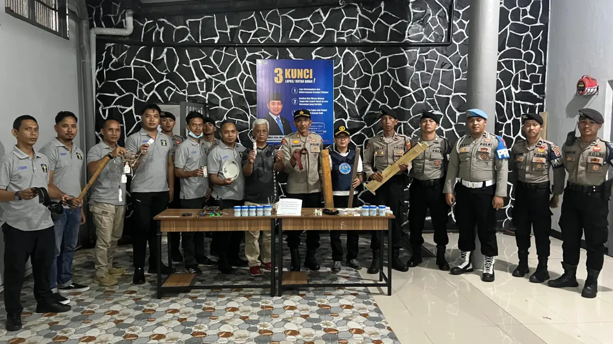 Razia gabungan lapas kuningan.