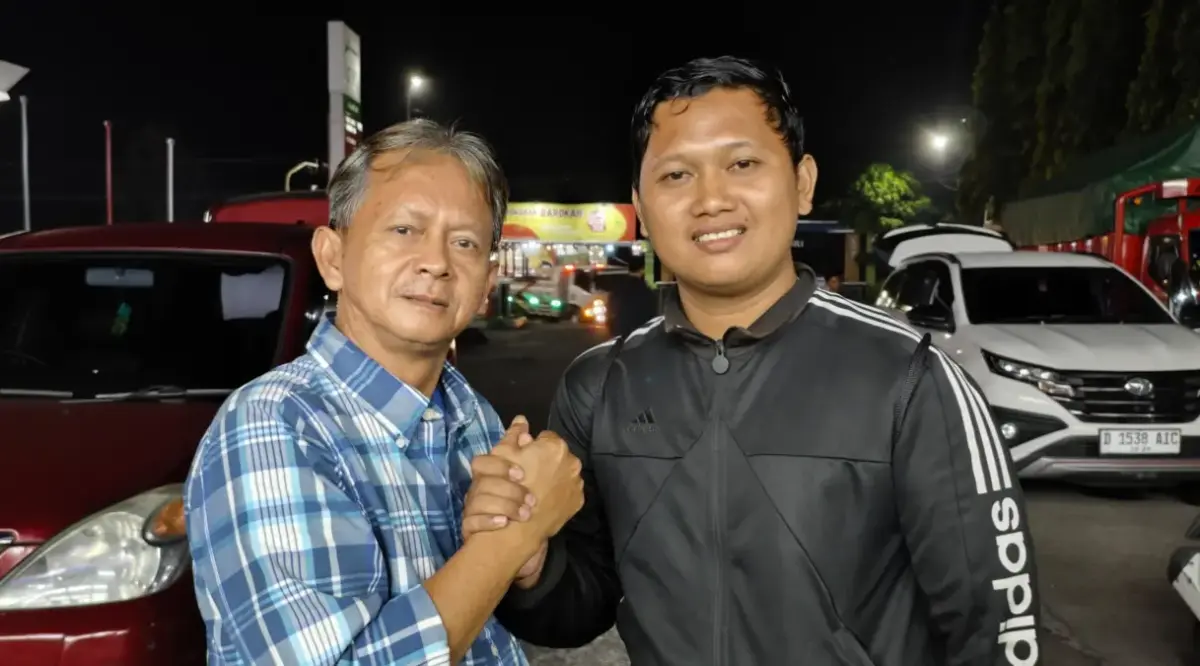 Coach Galih bersama sang pembina klub, Abdul Haris.
