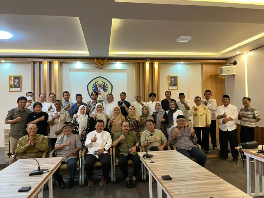 Uniku Kembali Berangkatkan 29 Civitas Akademika untuk Ibadah Umroh Dosen, pegawai dan tenaga pendidik Uniku diberangkatkan untuk umroh.