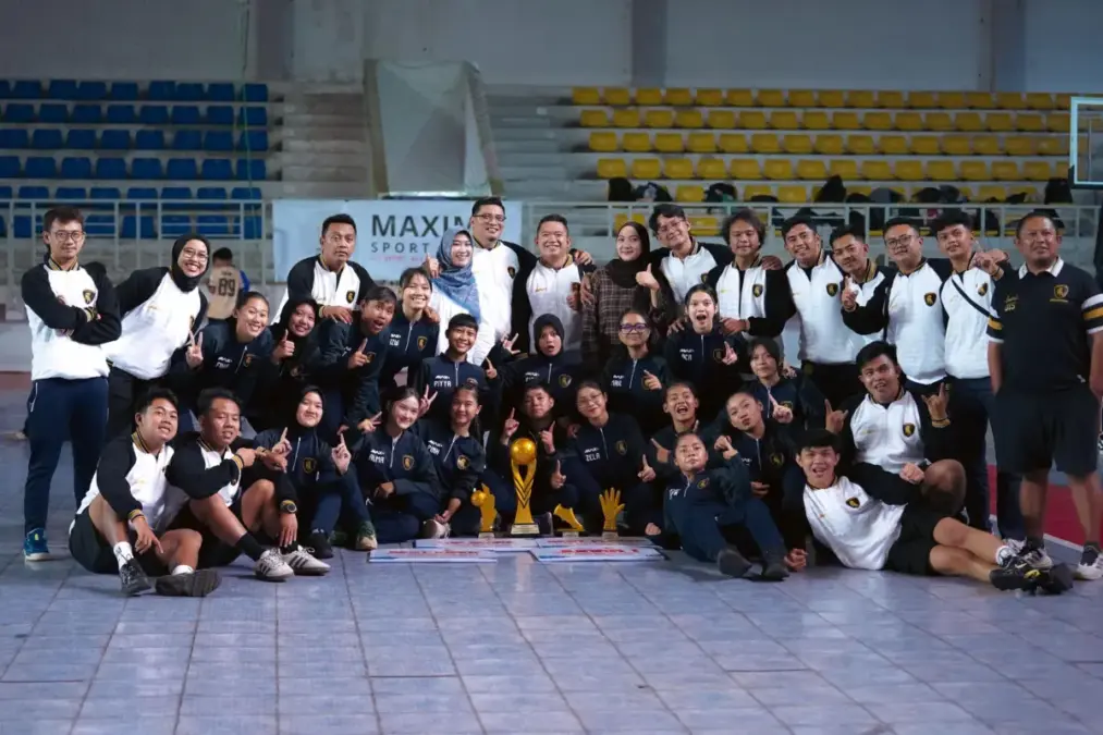 Proton FA U-17 Putri Tak Terbendung, Juara Elit Pratama Jawa Barat 2025 dengan Rekor Sempurna Tim futsal putri Proton FA Kuningan cetak prestasi.