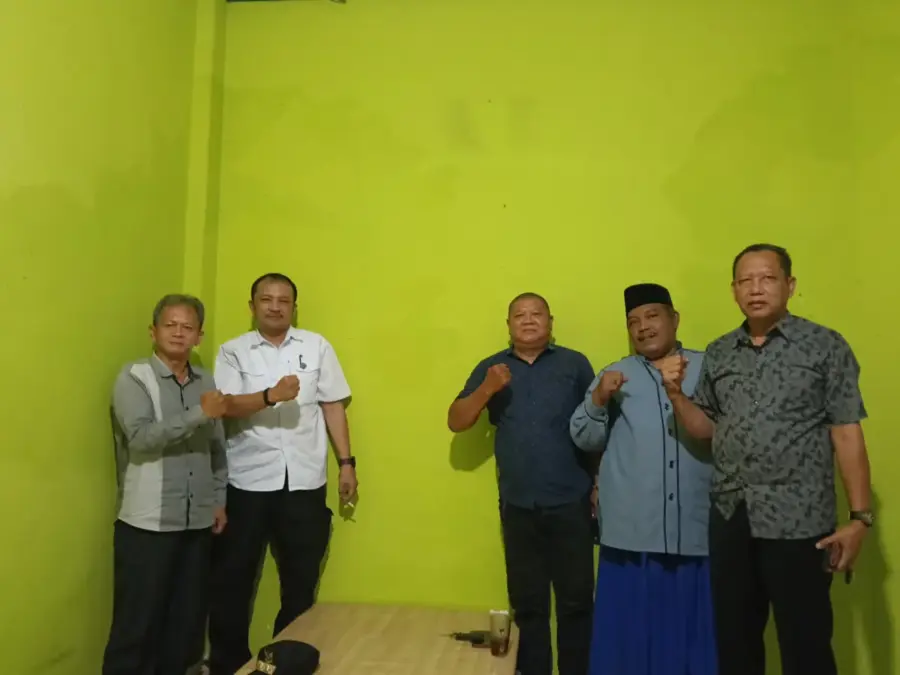 Polres Kuningan Ringkus 17 Pelaku Narkoba dan Obat Keras, Ada Mahasiswa hingga Buruh Harian Perdamaian antara kades dan BPD Cihideunghilir Kabupaten Kuningan, Kamis (30/10/2025). (Foto: Agh@N)