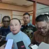Bupati Kuningan H Dian Rachmat Yanuar usai akad kredit pinjaman di Aula Bank BJB Cabang Kuningan.