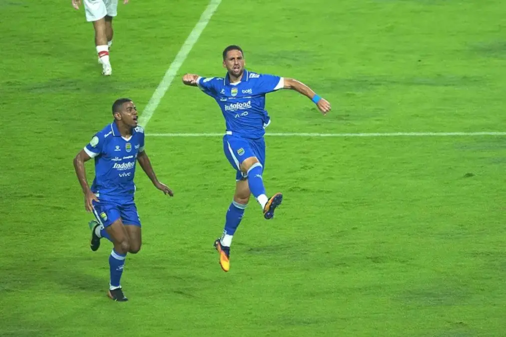 Hasil Persib vs Persis Solo 2-0: Bermain 10 Pemain, Maung Bandung Tetap Perkasa di Super League 2025 Luciano Guaycochea dan Uilliam Barros