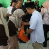 Bupati Kuningan serahkan bantuan di Harlah TKSK.