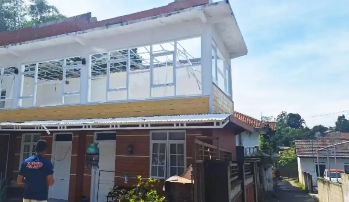 Cuaca ekstrim hujan deras dan angin kencang