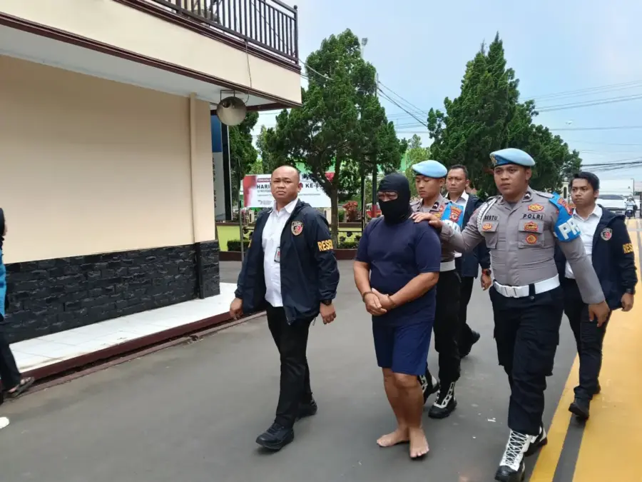 Korupsi Dana Desa Rp1 Miliar Lebih, Oknum Kades Mancagar Resmi Ditahan Polres Kuningan Korupsi dana desa oknum kades ditahan.