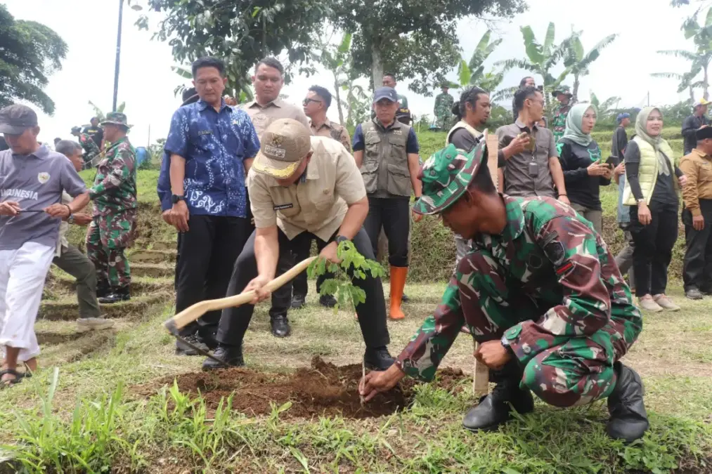 Aksi Nyata Tanam Pohon di Lamping Kidang, Dandim 0615 Kuningan: Demi Cegah Bencana Alam Konservasi lingkungan kuningan