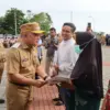 Bupati Kuningan serahkan bantuan
