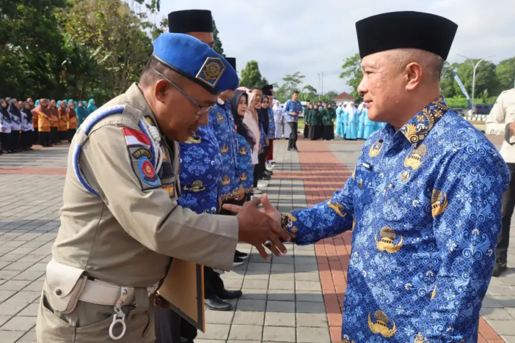 Peringati Ulang Tahun ke 54, KORPRI Kuningan Tebar Penghargaan untuk Tokoh Masyarakat, dan ASN Upacara ulang tahun korpri.