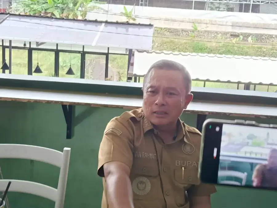 Tunda bayar Pemkab kuningan.